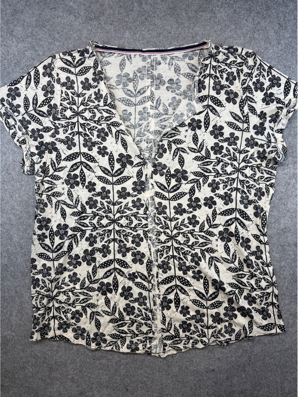 Pilcro by Anthropologie Baby Tee Shirt Floral Summer Top Fold Collar Sz L